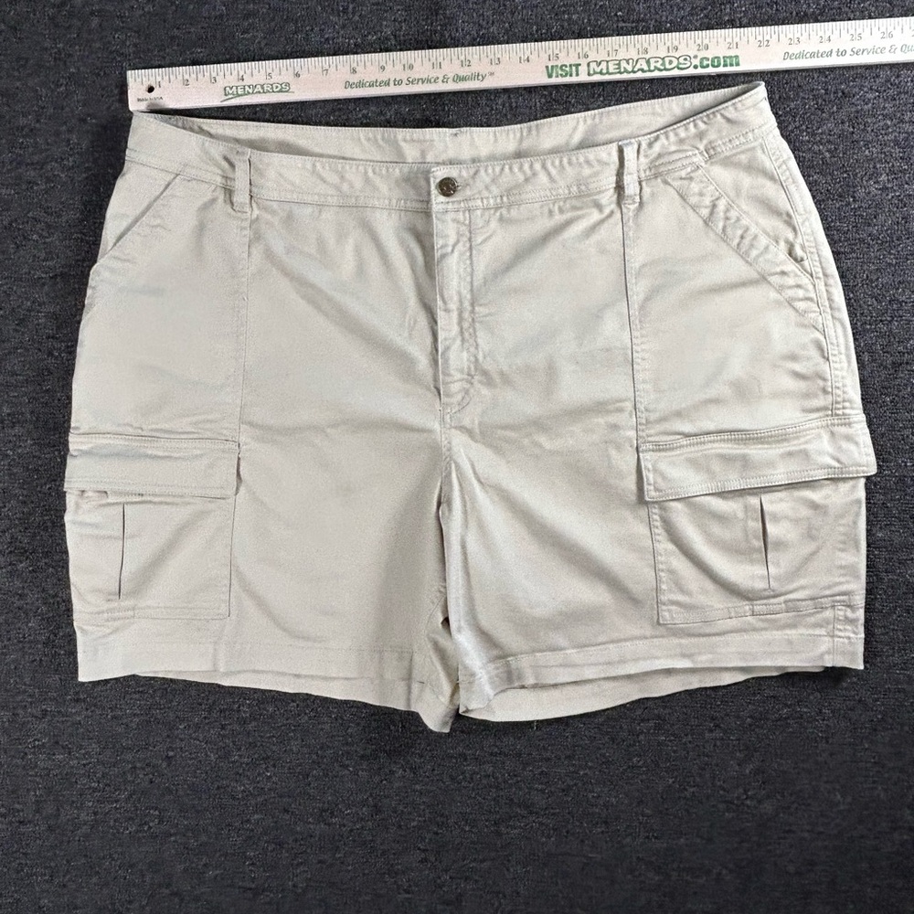 L.L. Bean Beige Cargo Shorts - Neutral Summer Staple